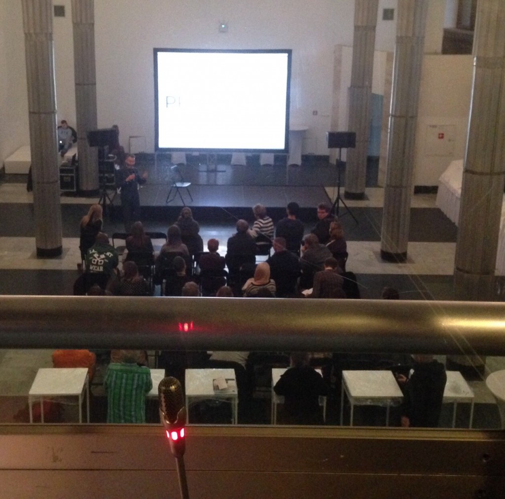 Tłumaczenie na targach muzycznych „Co jest grane”.