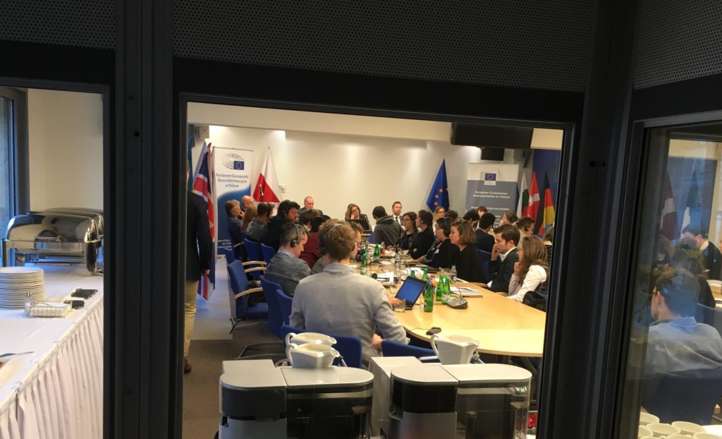 Tłumaczenie debaty w KE o migracji
