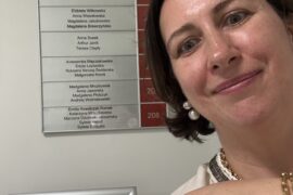 Tłumaczenie na infoportach podczas warsztatów dla nauczycieli