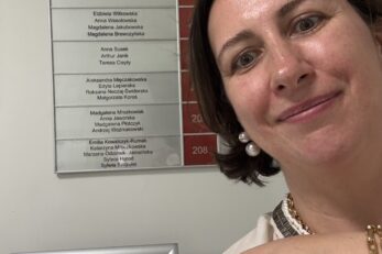 Tłumaczenie na infoportach podczas warsztatów dla nauczycieli